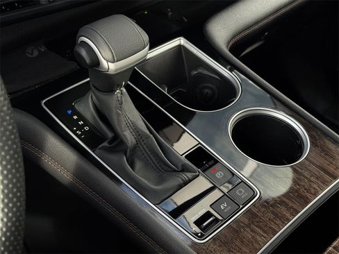 Certified 2025 Toyota Sienna Limited image 24