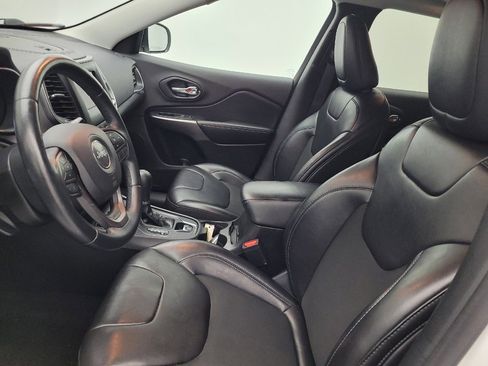 Used 2019 Jeep Cherokee Latitude Plus image 17