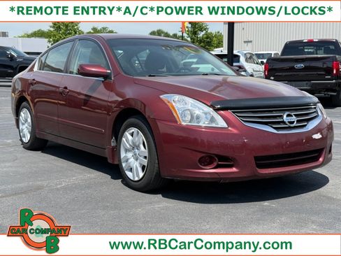 Used 2010 Nissan Altima 2.5 S FWD image 1