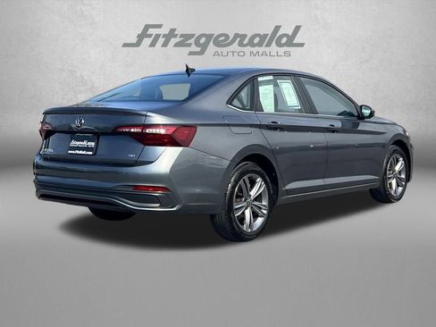 Used 2024 Volkswagen Jetta SE image 7