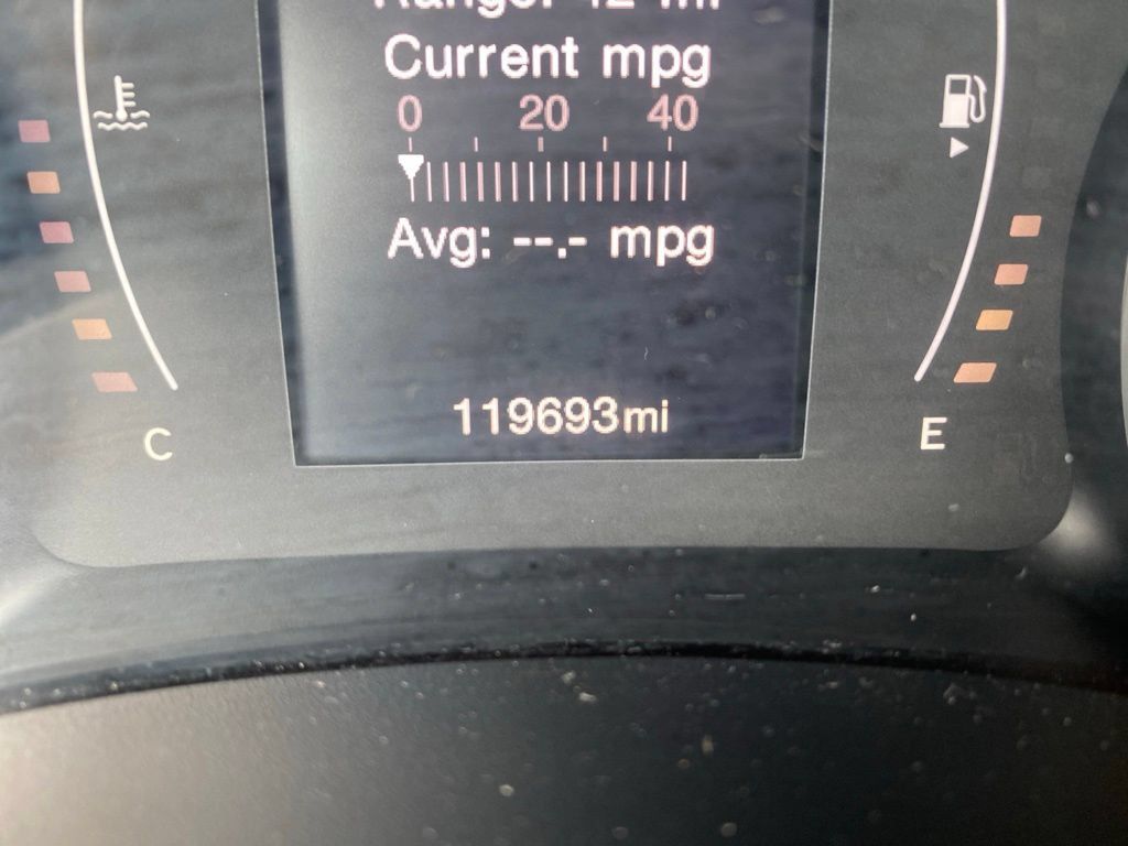 Used 2017 Jeep Renegade Latitude FWD image 6