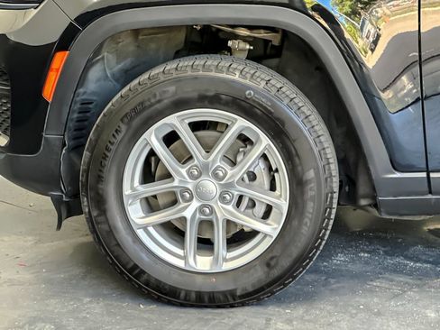 Used 2023 Jeep Grand Cherokee Laredo w/ Luxury Tech Group I AWD/4WD image 24