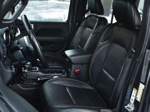 Used 2020 Jeep Wrangler Unlimited Sahara image 11