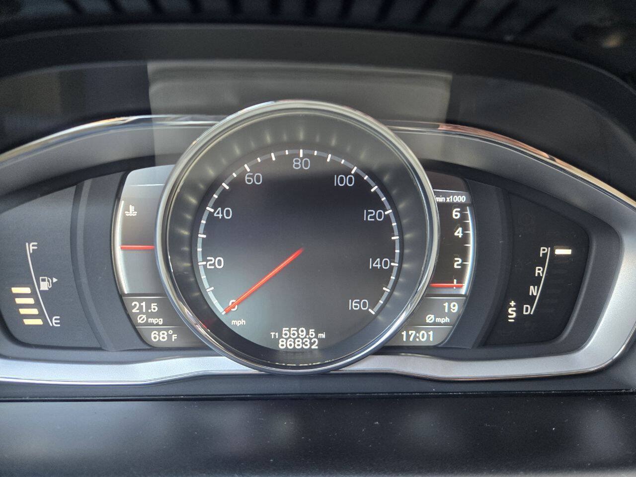 Used 2015 Volvo XC60 T5 Premier w/ Proximity Package FWD image 17
