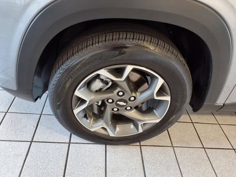 Used 2025 Chevrolet Trax LT w/ Driver Confidence Package FWD image 5