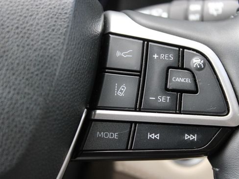 Used 2023 Toyota Highlander Platinum AWD/4WD image 36
