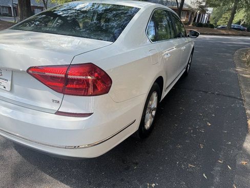 Used 2016 Volkswagen Passat 1.8T S FWD image 6