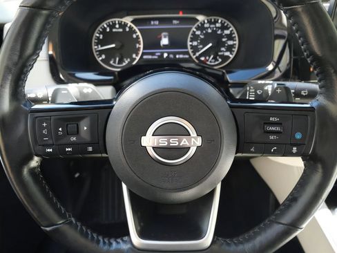 Used 2023 Nissan Pathfinder SL AWD/4WD image 18