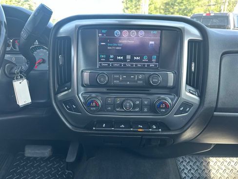 Used 2018 Chevrolet Silverado 1500 LT w/ Midnight Edition AWD/4WD image 21
