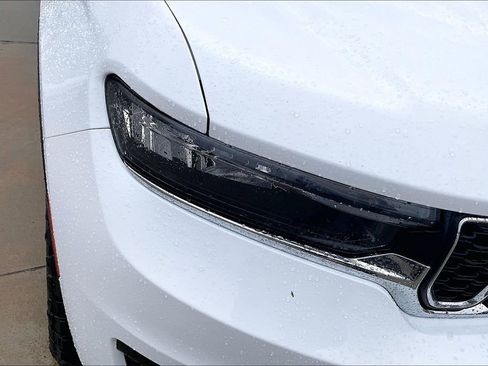 Used 2023 Jeep Grand Cherokee L Laredo image 27