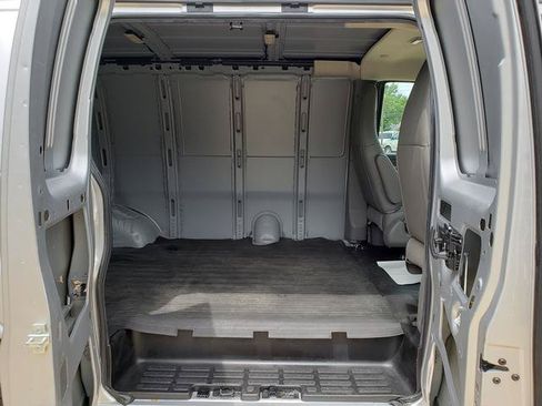 Used 2018 Chevrolet Express 2500 w/ Driver Convenience Package RWD image 12