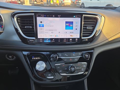 New 2026 Chrysler Pacifica Limited image 11