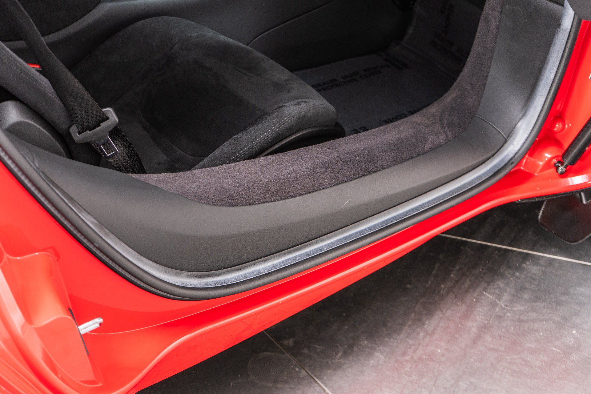 Used 2023 McLaren Artura RWD image 27