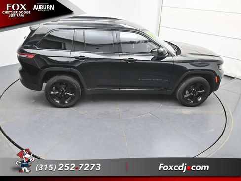 Used 2023 Jeep Grand Cherokee Altitude AWD/4WD image 31