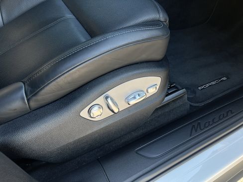 Used 2022 Porsche Macan image 38