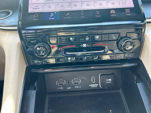 Used 2023 Jeep Grand Cherokee 4WD 4xe w/ Luxury Tech Group II image 26