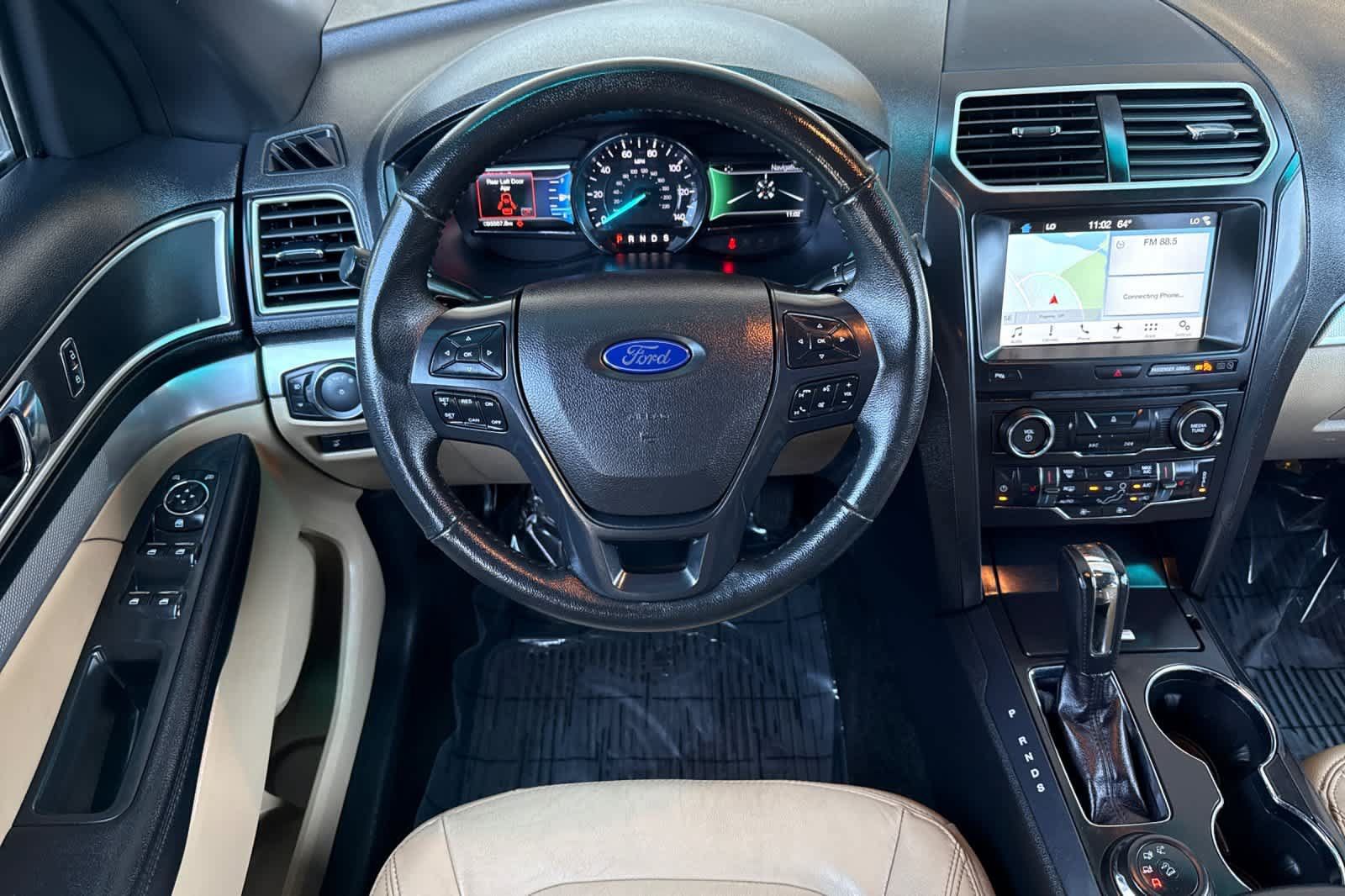 Used 2017 Ford Explorer XLT w/ Equipment Group 202A AWD/4WD image 14
