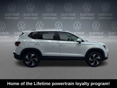 Used 2025 Volkswagen Taos SE AWD/4WD image 6