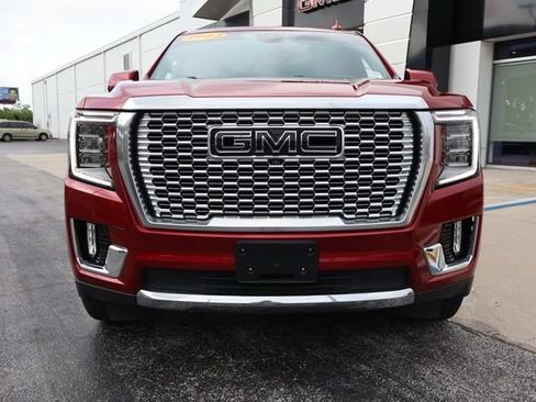 Used 2023 GMC Yukon SLT w/ SLT Premium Package AWD/4WD image 2