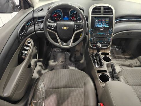 Used 2015 Chevrolet Malibu LT FWD image 4