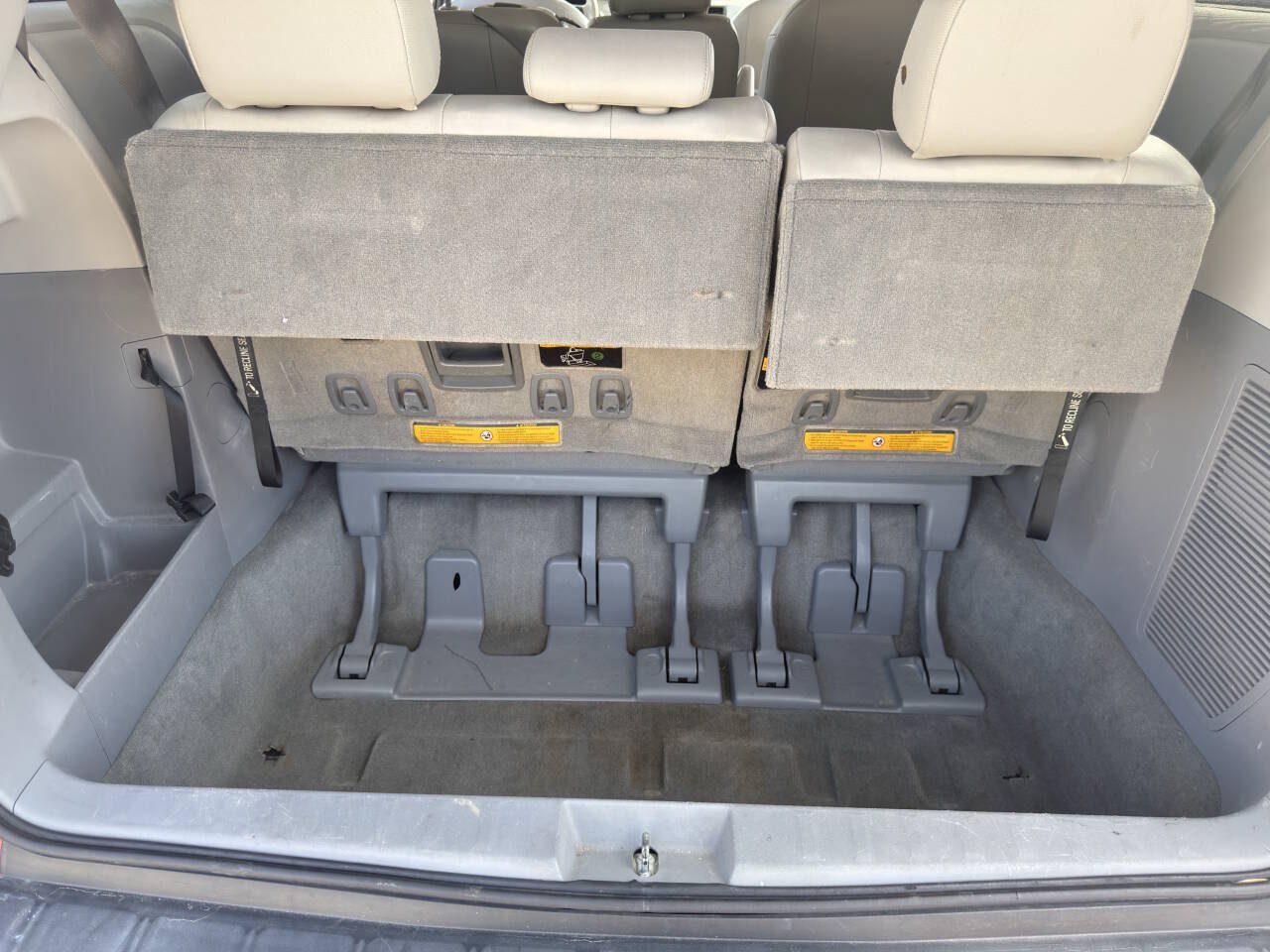 Used 2011 Toyota Sienna XLE FWD image 5