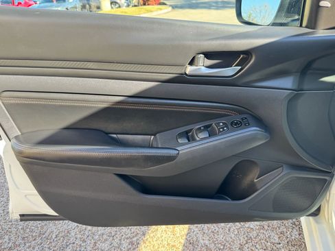 Used 2022 Nissan Altima 2.5 SR image 17