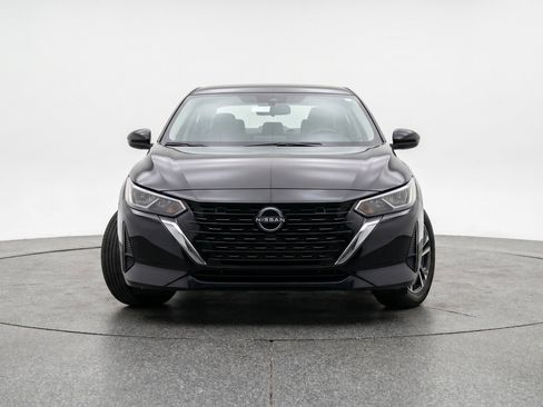 Used 2025 Nissan Sentra SV FWD image 2