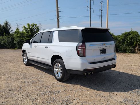 Used 2023 Chevrolet Suburban Premier AWD/4WD image 3