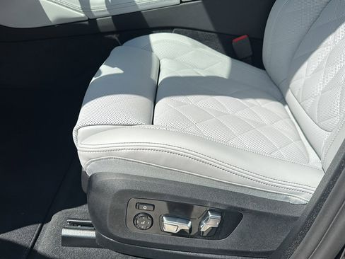 New 2026 BMW X6 M60i image 12