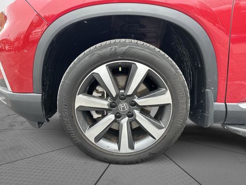 Certified 2025 Honda Pilot Touring image 9