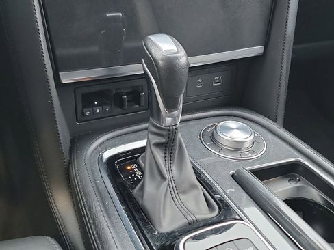 Used 2023 Nissan Armada SV image 17