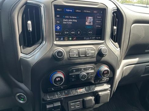 Used 2022 Chevrolet Silverado 1500 LT AWD/4WD image 23