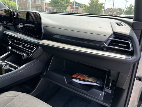 Certified 2024 Chevrolet Traverse LT AWD/4WD image 32