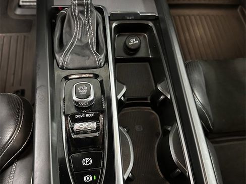 Used 2019 Volvo XC60 T6 R-Design w/ Protection Package Premier image 22
