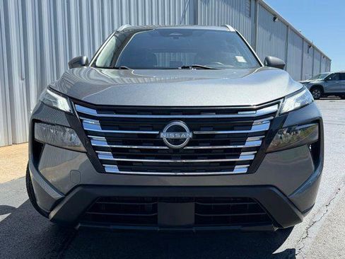 Used 2024 Nissan Rogue SV w/ SV Premium Package FWD image 14