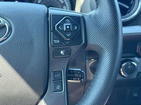 Used 2022 Toyota Tacoma TRD Off-Road AWD/4WD image 24