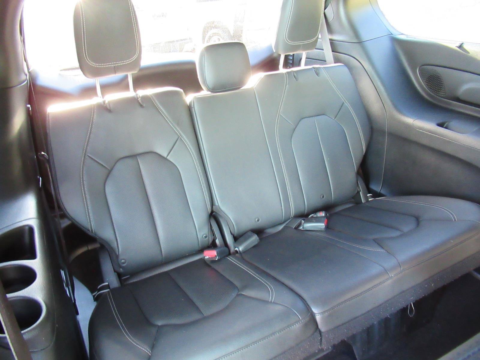 Used 2019 Chrysler Pacifica Touring-L w/ S Appearance Package FWD image 29