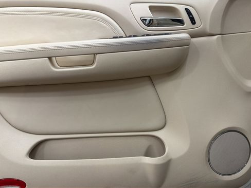 Used 2007 Cadillac Escalade AWD w/ Climate Package image 25