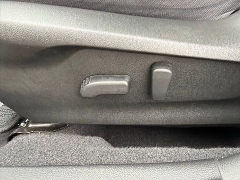 Used 2023 Subaru Crosstrek 2.0i Premium image 12