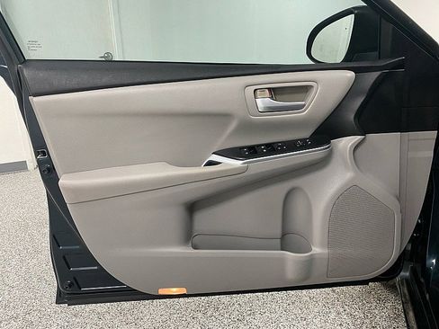 Used 2015 Toyota Camry LE image 10