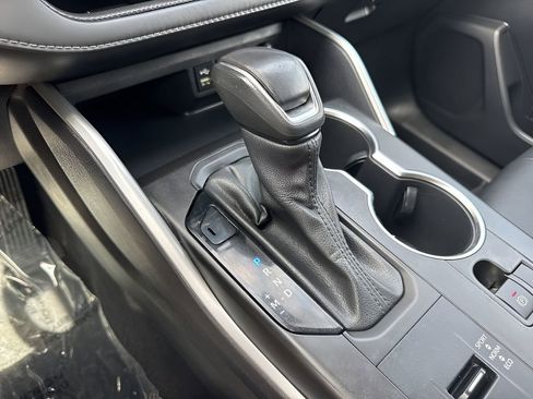 Used 2022 Toyota Highlander XLE FWD image 17