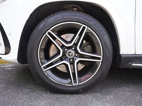 Used 2024 Mercedes-Benz GLS 450 4MATIC w/ AMG Line Exterior image 11
