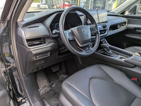 Used 2025 Toyota Grand Highlander FWD image 5