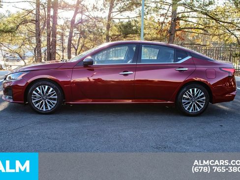 Used 2024 Nissan Altima 2.5 SV image 7