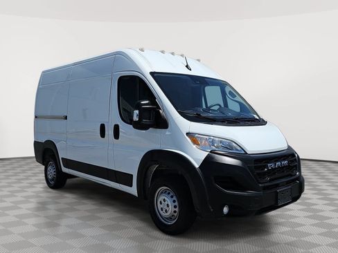 Used 2025 RAM ProMaster 2500 w/ Convenience Group FWD image 2