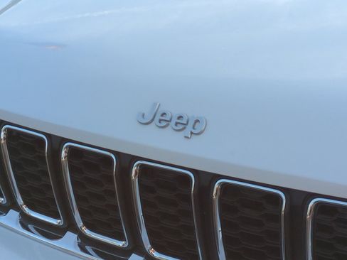 New 2025 Jeep Grand Cherokee Laredo image 23