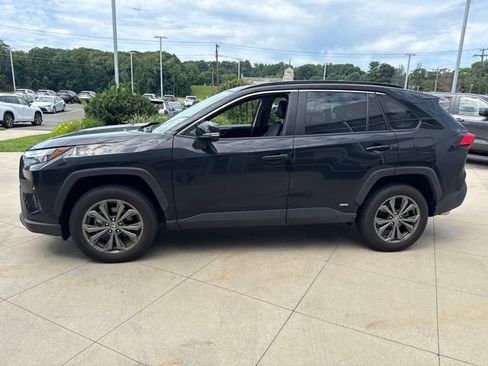 Used 2025 Toyota RAV4 XLE Premium AWD/4WD image 4