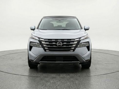 Used 2025 Nissan Rogue SV image 2