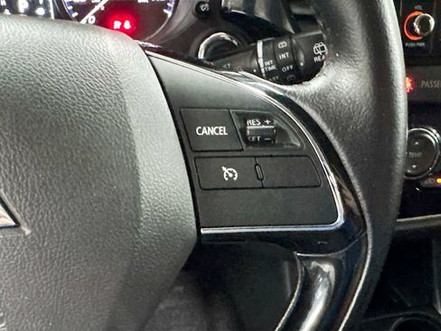 Used 2016 Mitsubishi Outlander SE AWD/4WD image 9
