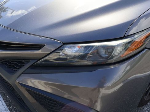 Used 2021 Toyota Camry SE FWD image 3